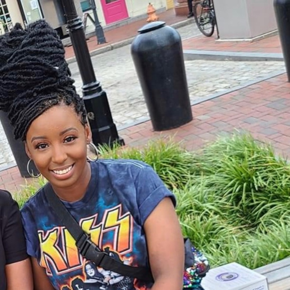 Meet your Posher, Shakia